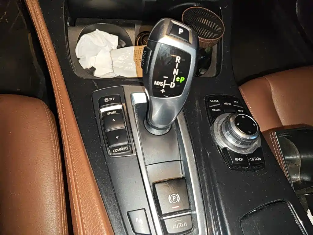 BMW 5 Series 2017 — фото 15