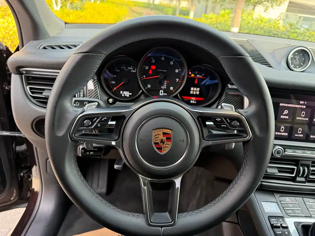 Porsche Macan 2019 — фото 23