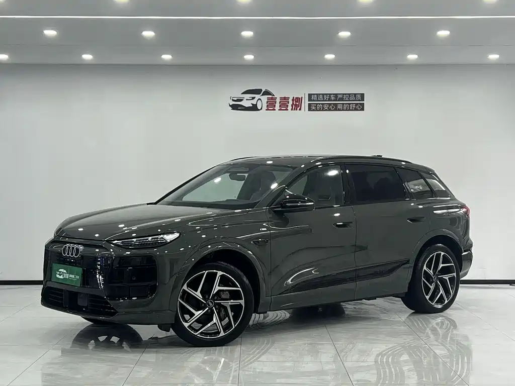 Audi Q6L e-tron 2025 — фото 1