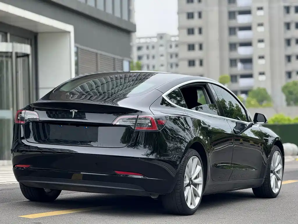 Tesla Model 3 2023 — фото 9