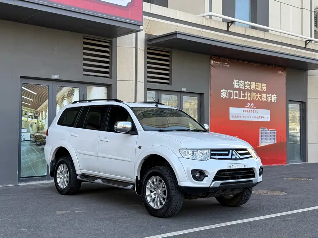 Mitsubishi Pajero Sport 2015 — фото 4