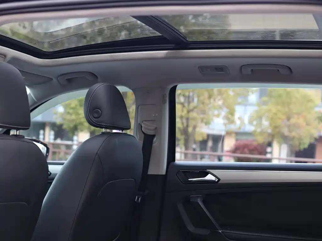 Volkswagen Tiguan L 2017 — фото 21