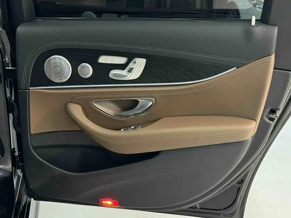 Mercedes-Benz E-Class 2019 — фото 13