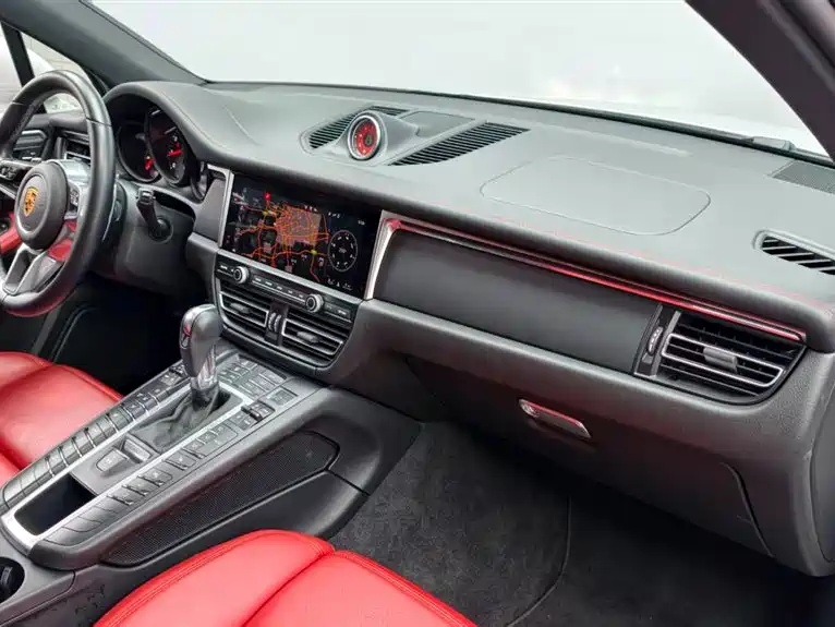 Porsche Macan 2021 — фото 11