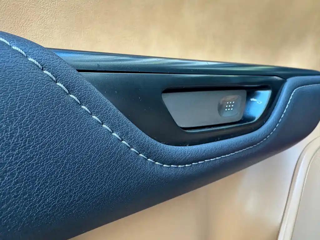 Lexus RZ 2023 — фото 10