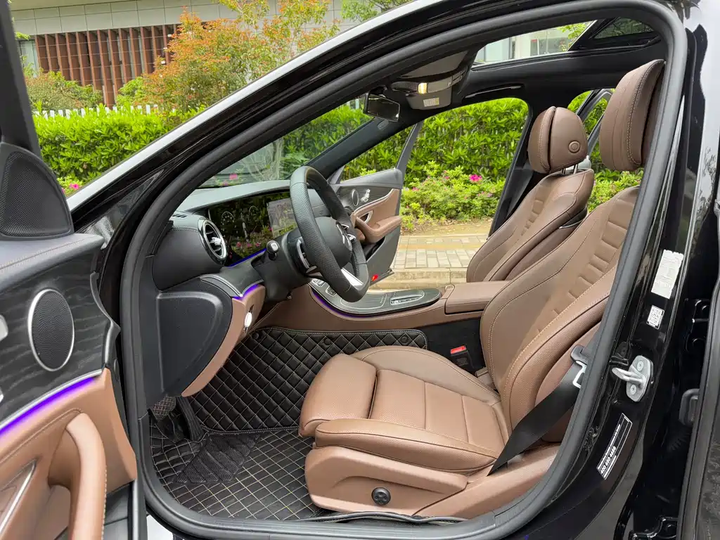 Mercedes-Benz E-Class 2023 — фото 11