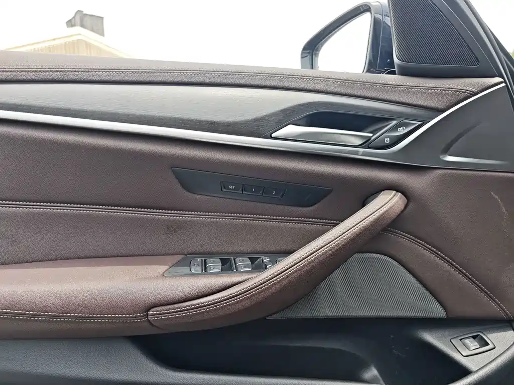 BMW 5 Series 2022 — фото 15