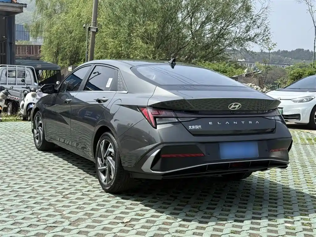 Hyundai Elantra 2024 — фото 16