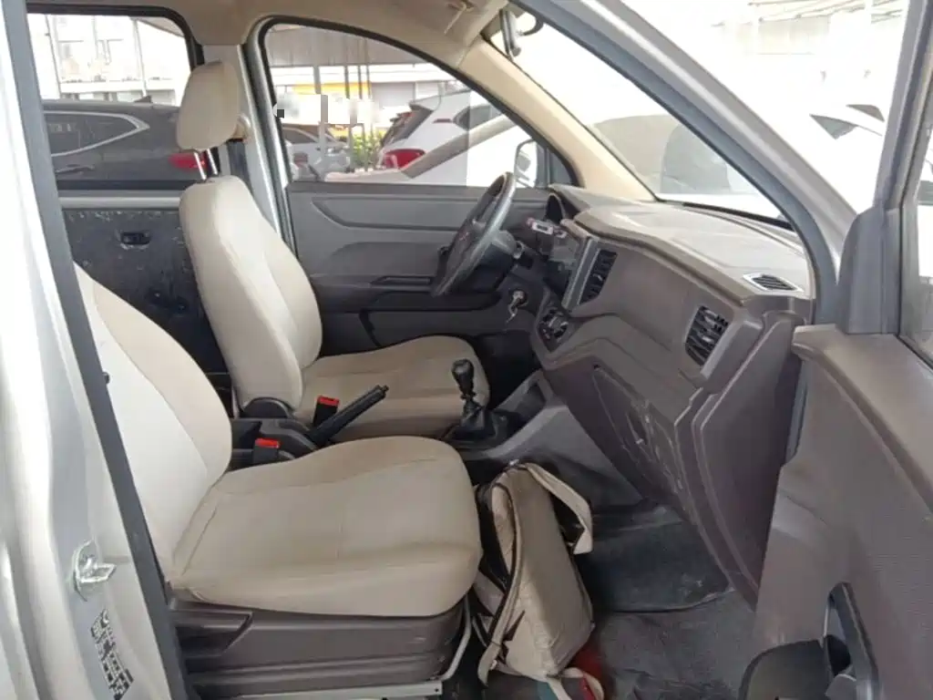 Wuling Hongguang V 2023 — фото 25