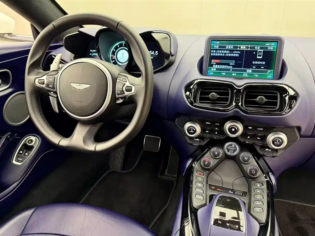 Aston Martin V8 Vantage 2020 — фото 7