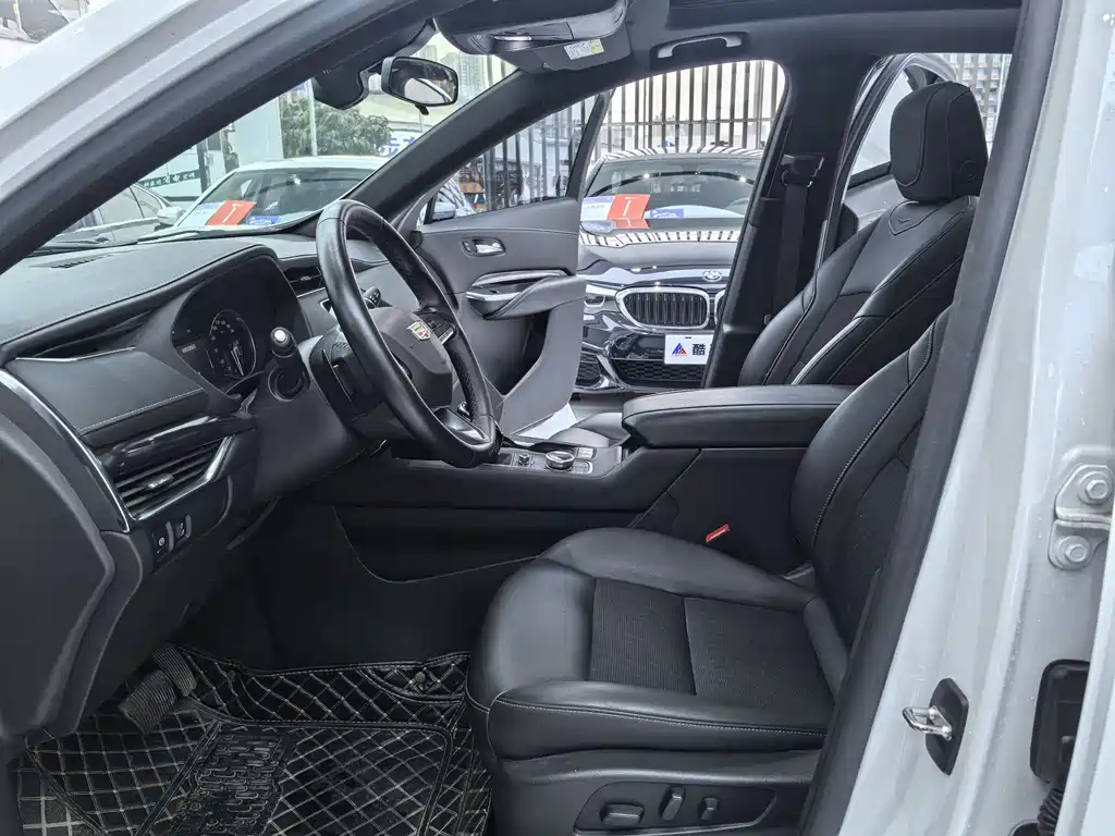 Cadillac XT4 2021 — фото 7