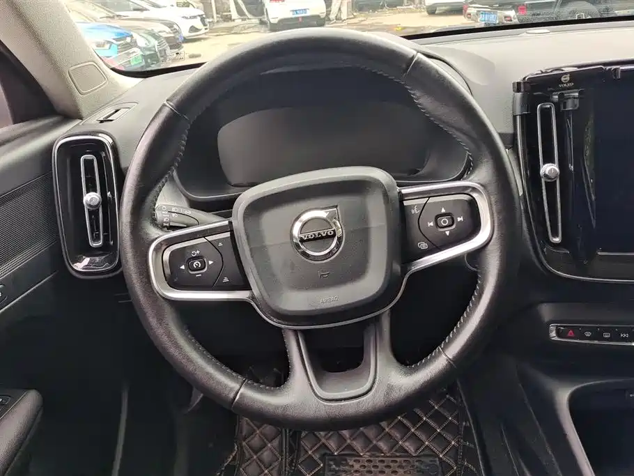 Volvo XC40 2020 — фото 15