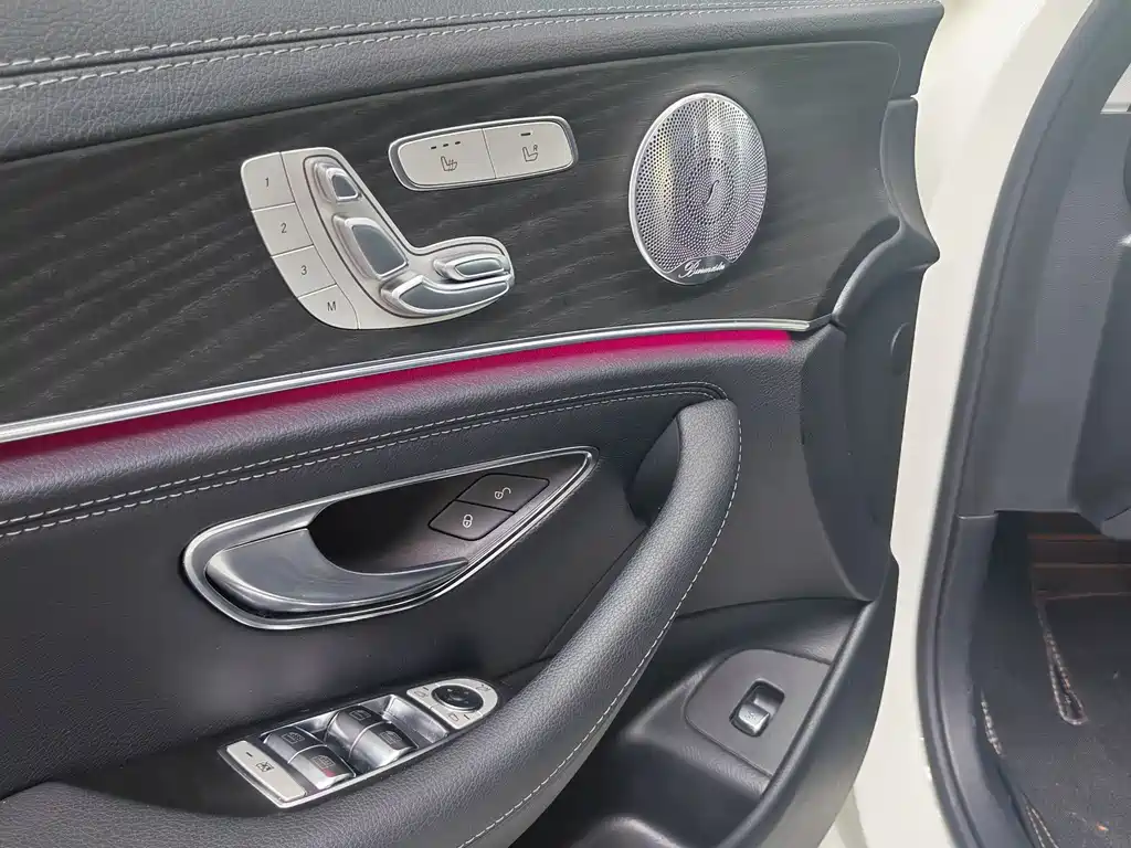 Mercedes-Benz E-Class 2019 — фото 14
