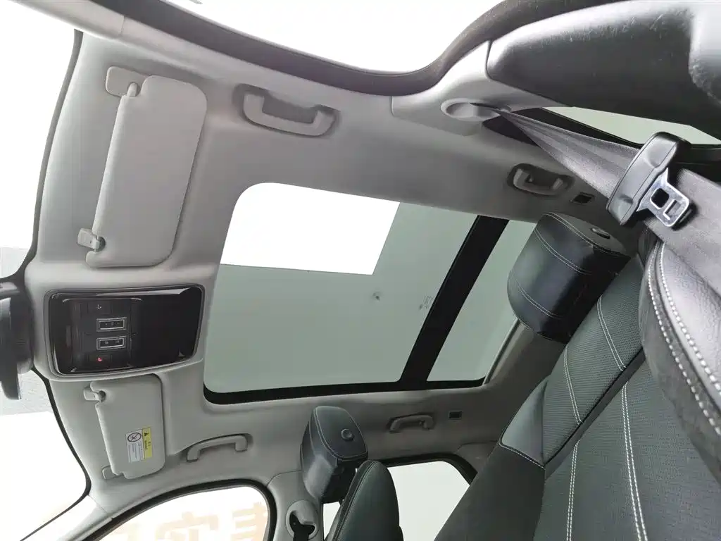Land Rover Velar 2018 — фото 14