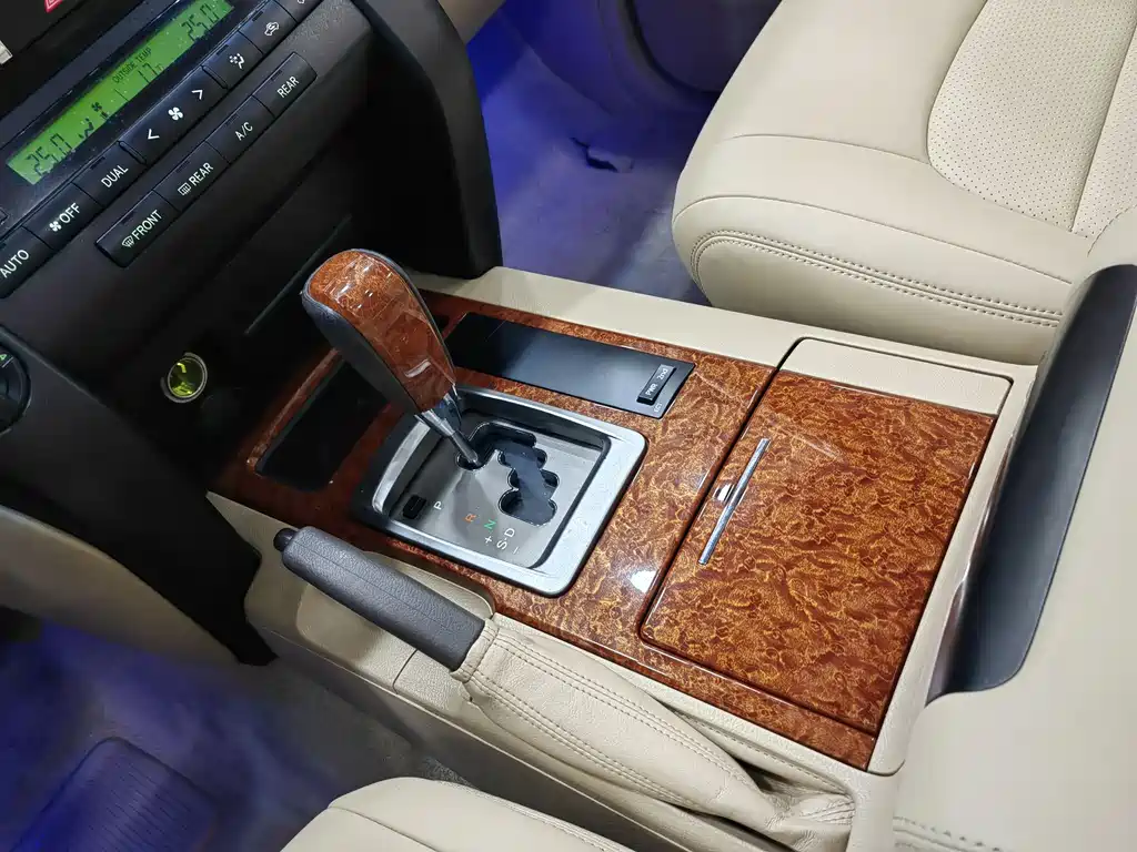 Toyota Land Cruiser 2015 — фото 11