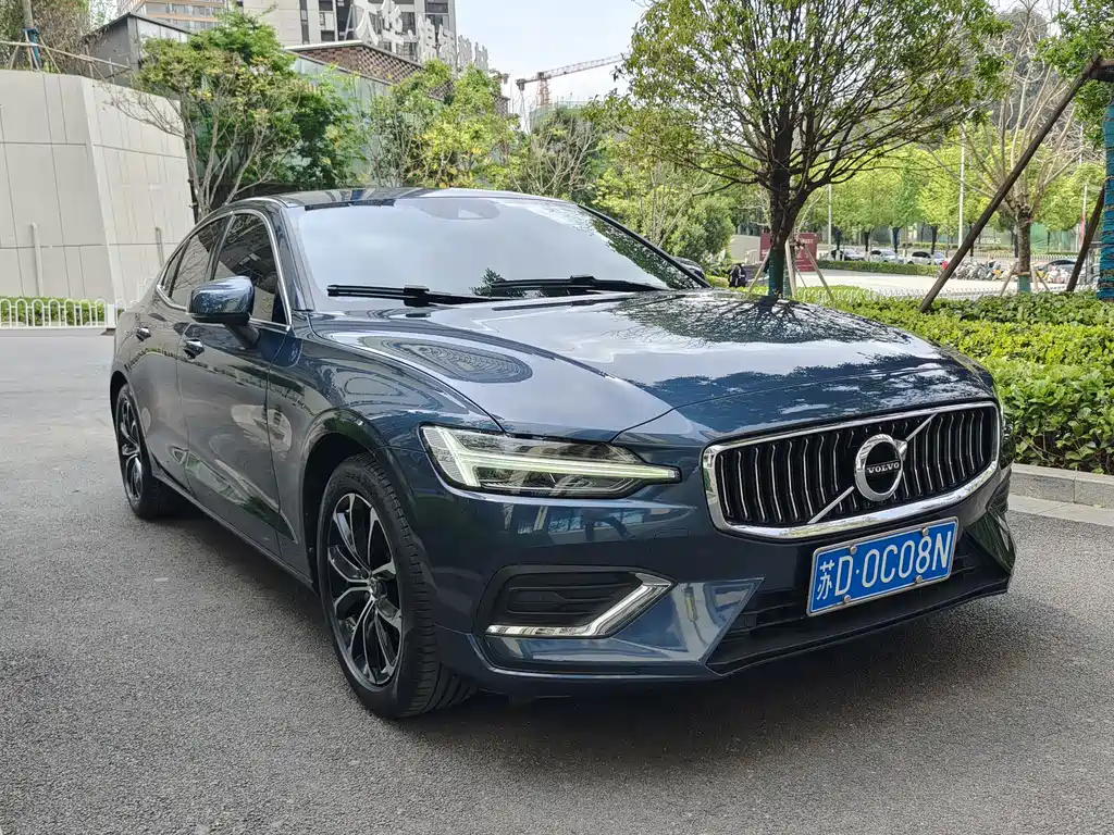 Volvo S60 2022 — фото 3