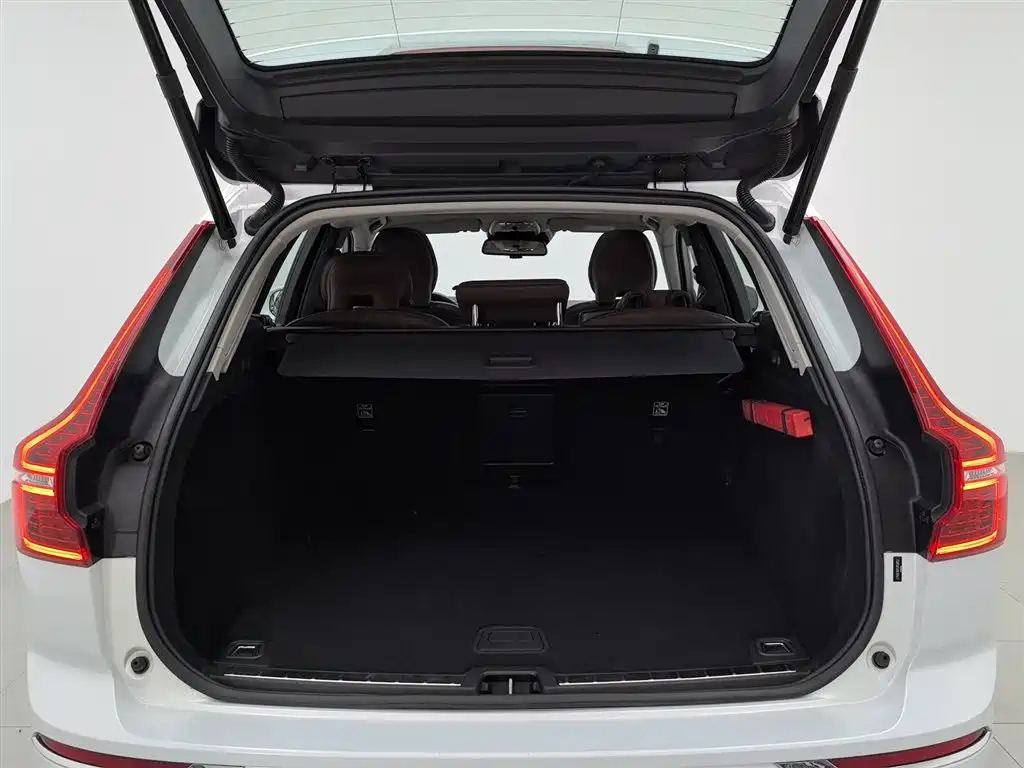 Volvo XC60 2020 — фото 16
