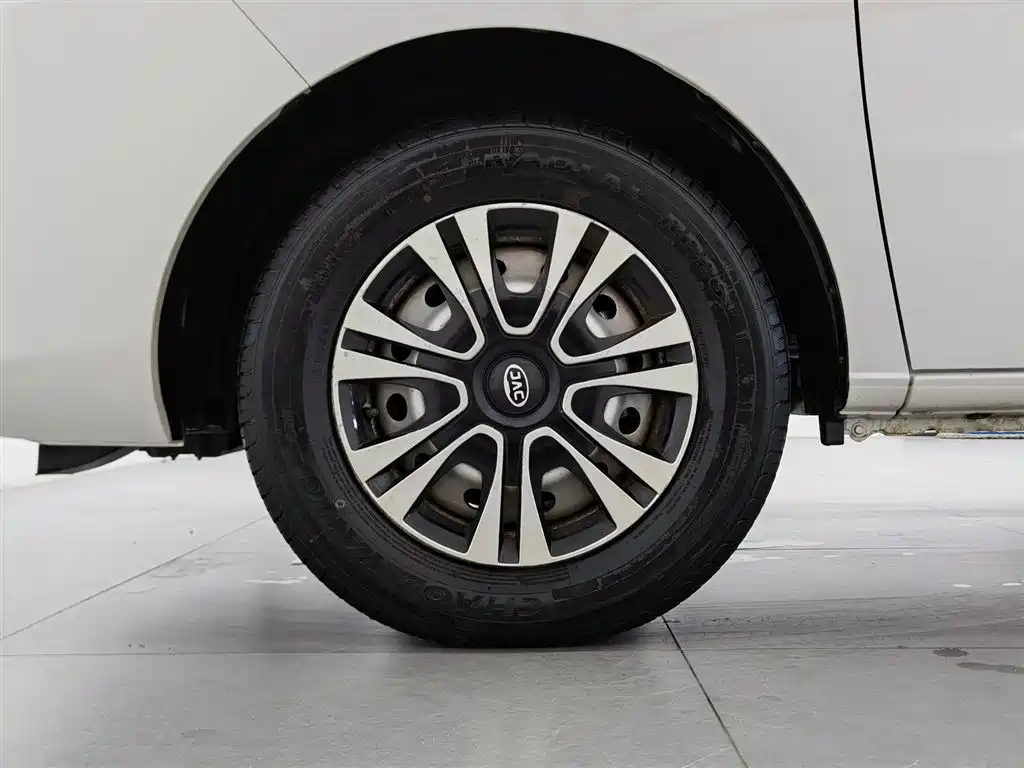 JAC Refine Refine M3 2023 — фото 13
