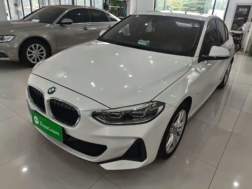 BMW 1 Series 2020 — фото 1