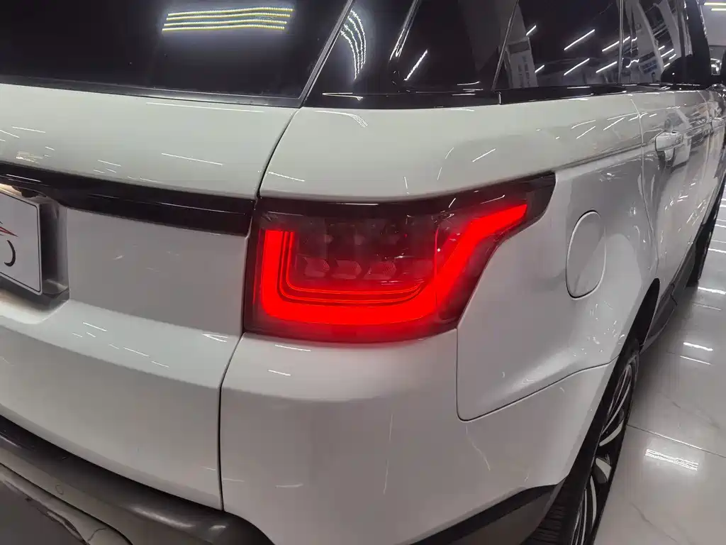 Land Rover Range Rover Sport New Energy 2021 — фото 18