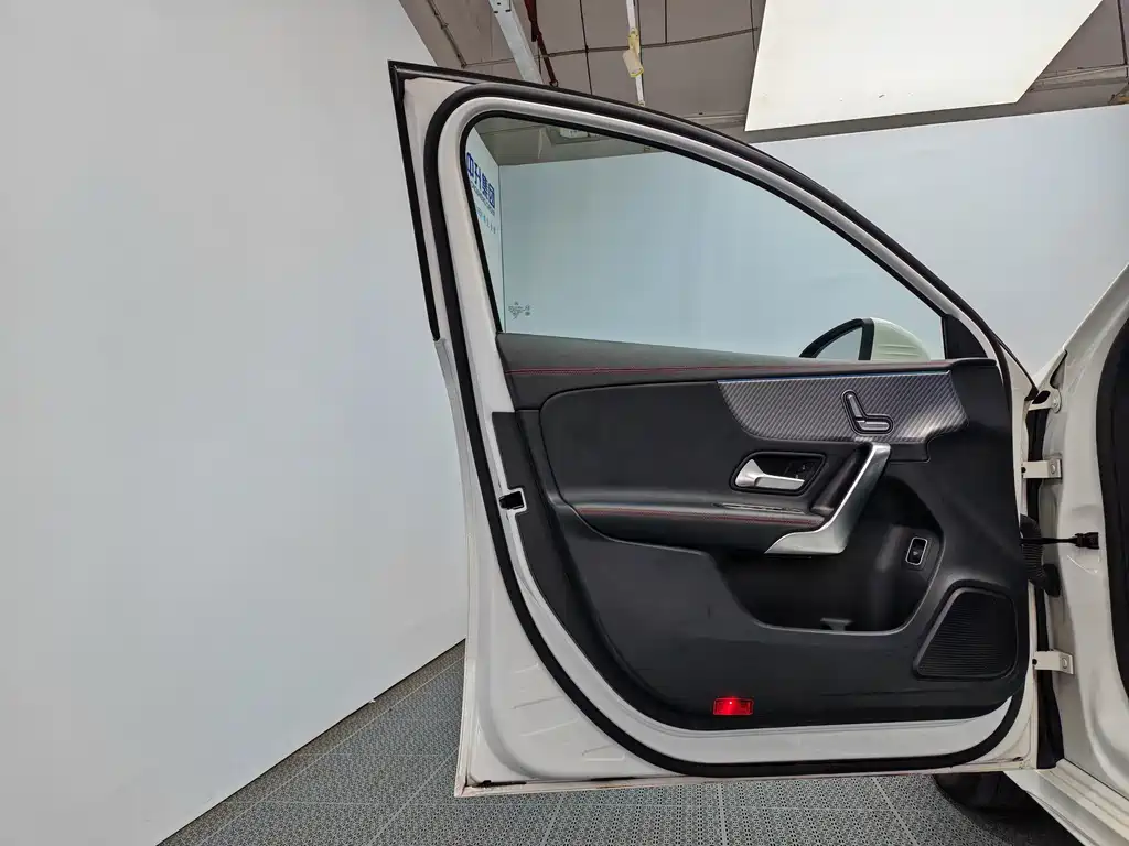 Mercedes-Benz A-Class 2023 — фото 13