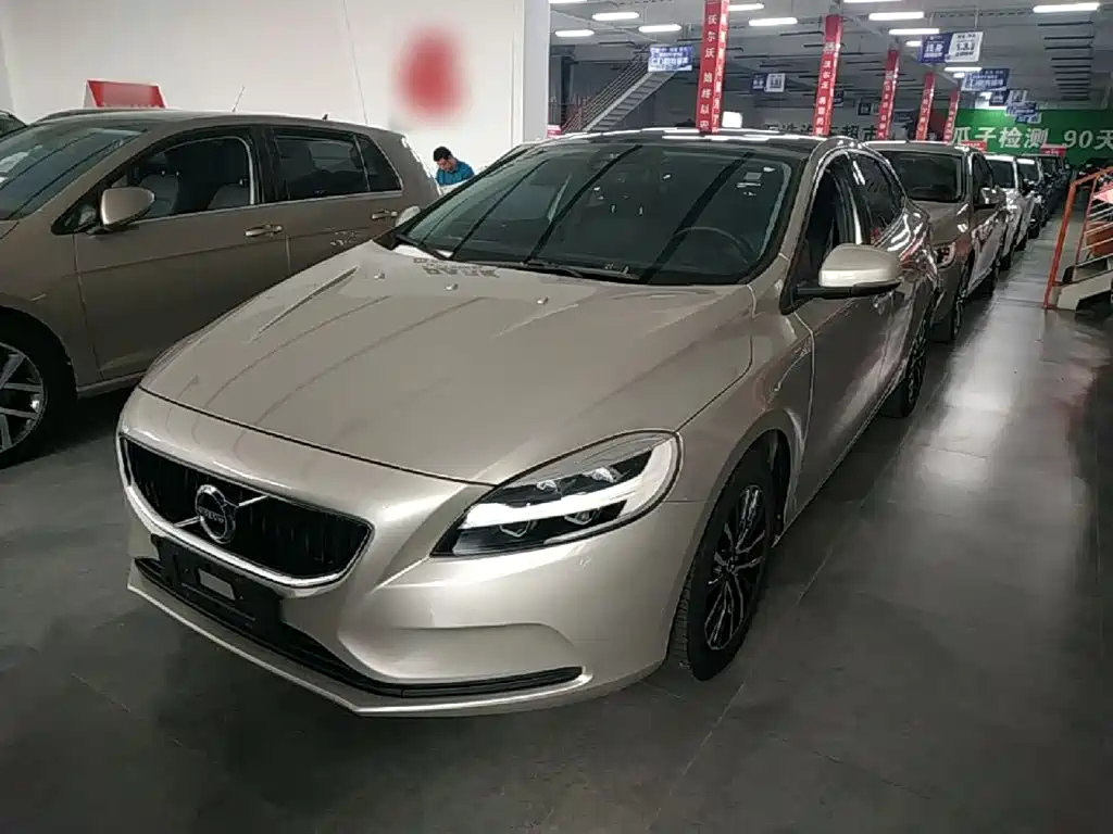 Volvo V40 2018