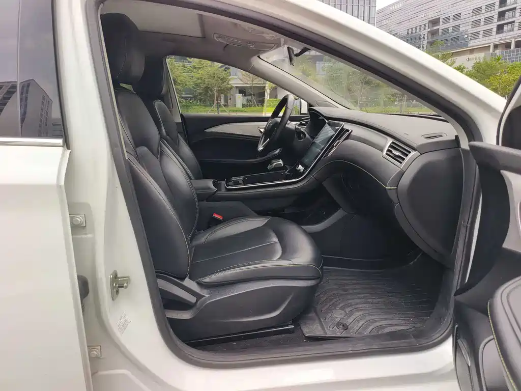 Roewe i6 MAX New Energy 2023 — фото 13