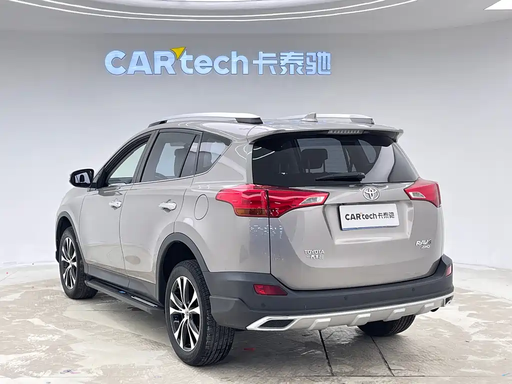 Toyota RAV4 2015 — фото 4