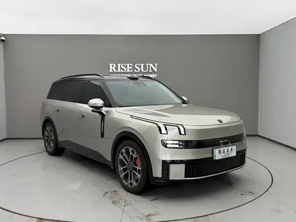 Lynk & Co 900 2025