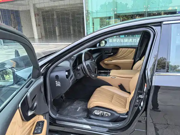 Lexus LS 2021
