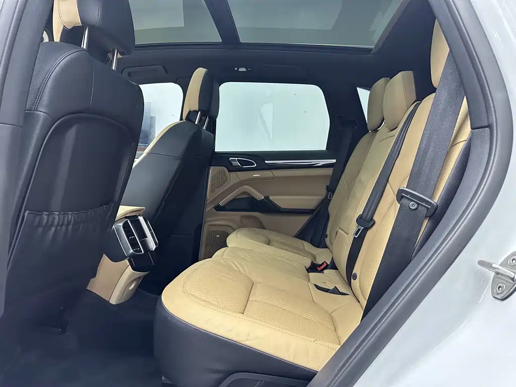 Porsche Cayenne 2016 — фото 11