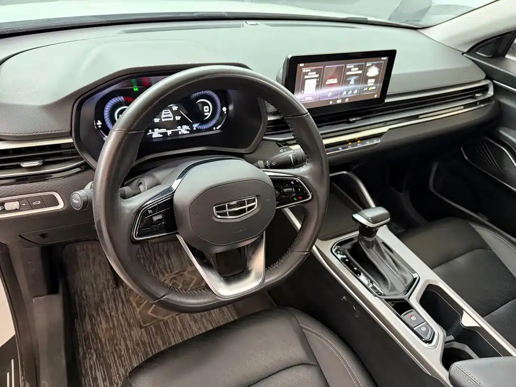 Geely Emgrand 2022