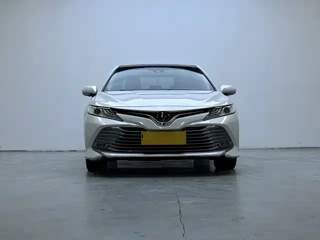 Toyota Camry 2020 — фото 1