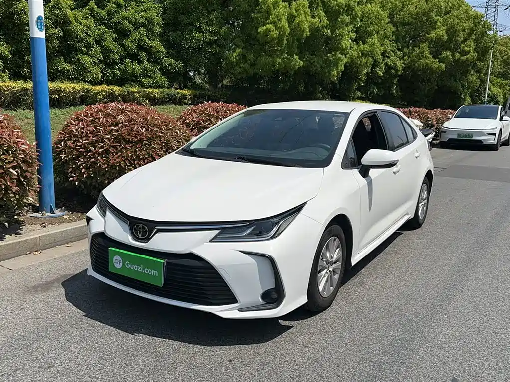 Toyota Corolla 2023 — фото 2