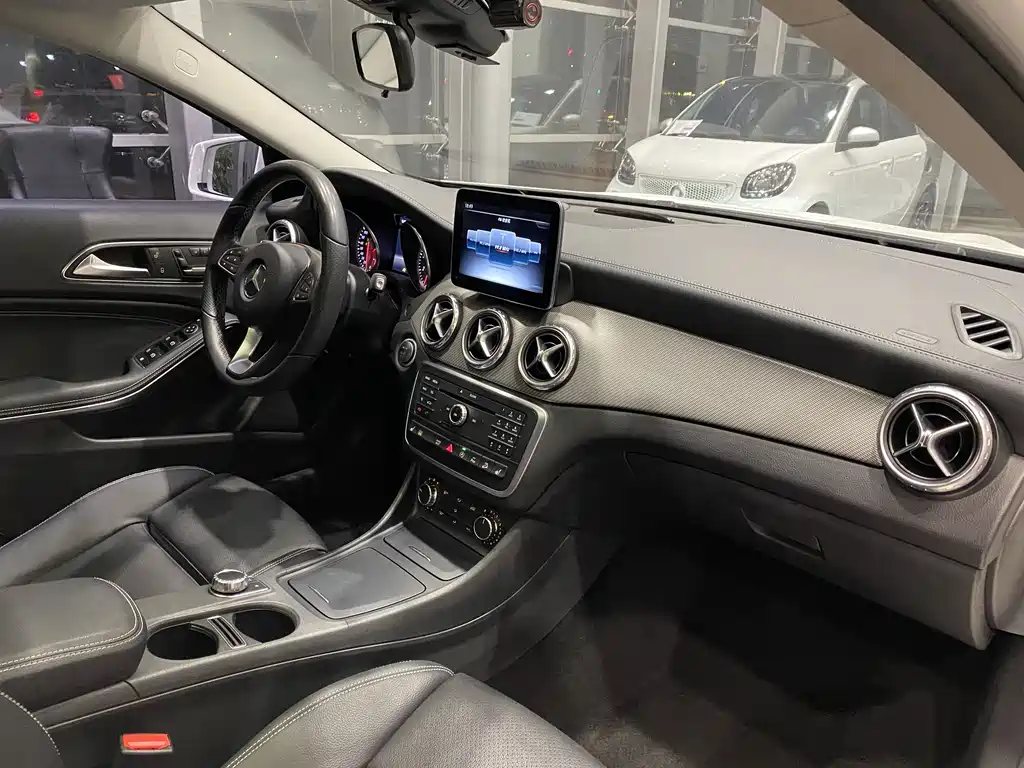 Mercedes-Benz GLA 2016 — фото 12