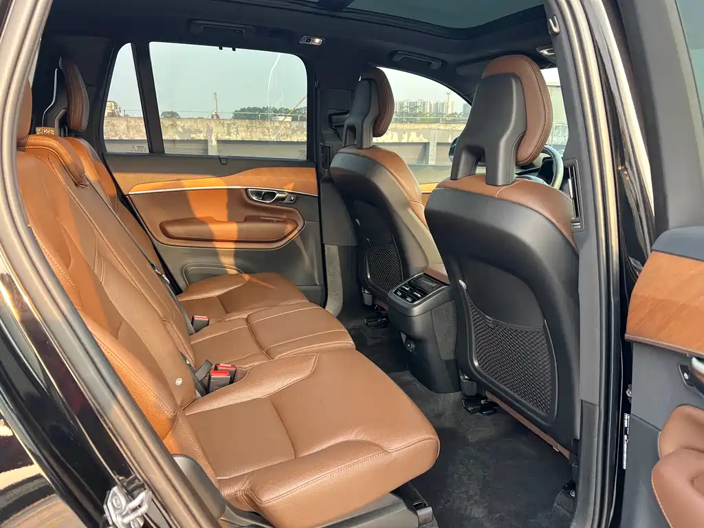 Volvo XC90 2022 — фото 12