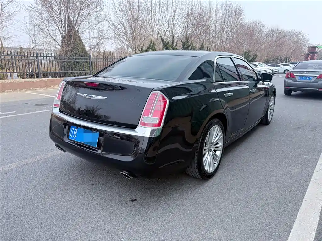 Chrysler 300C 2015 — фото 12
