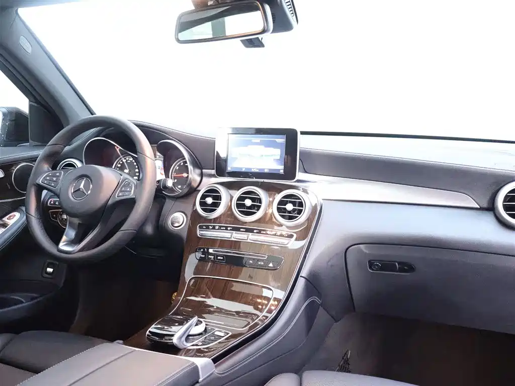 Mercedes-Benz GLC 2019 — фото 19