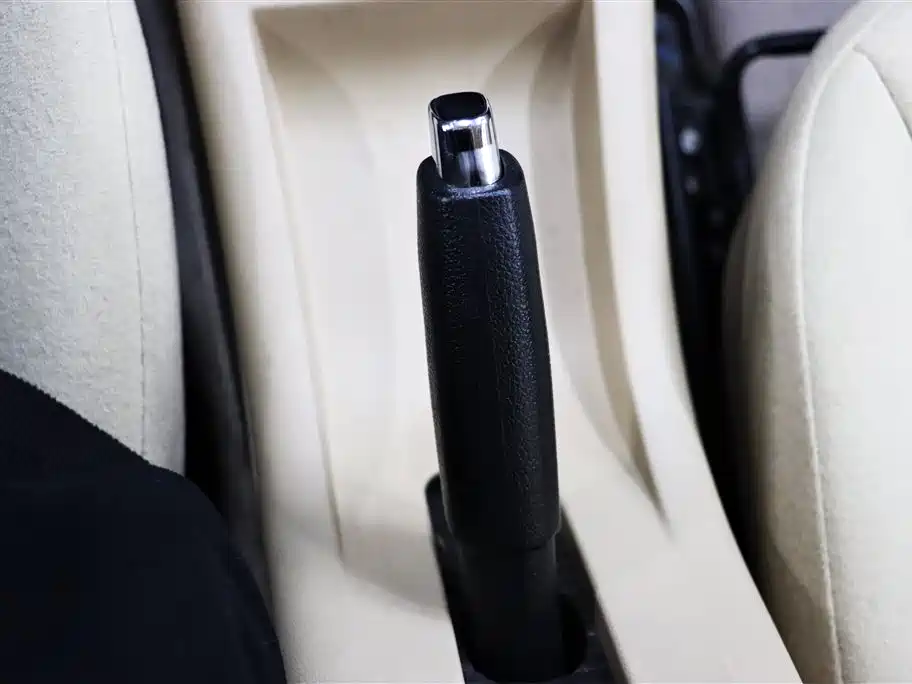 BAIC E-Series 2014 — фото 18
