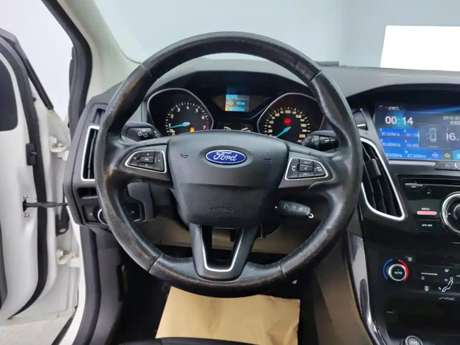 Ford Focus 2016 — фото 15