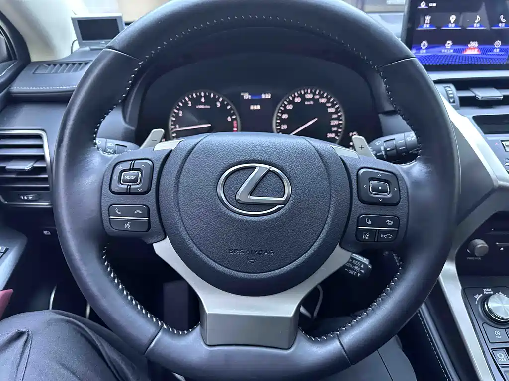 Lexus NX 2021 — фото 11