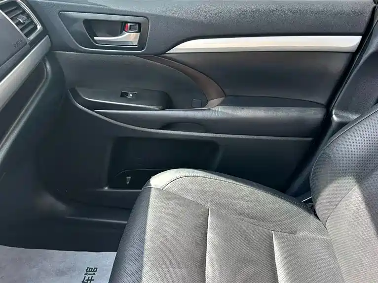Toyota Highlander 2020 — фото 12