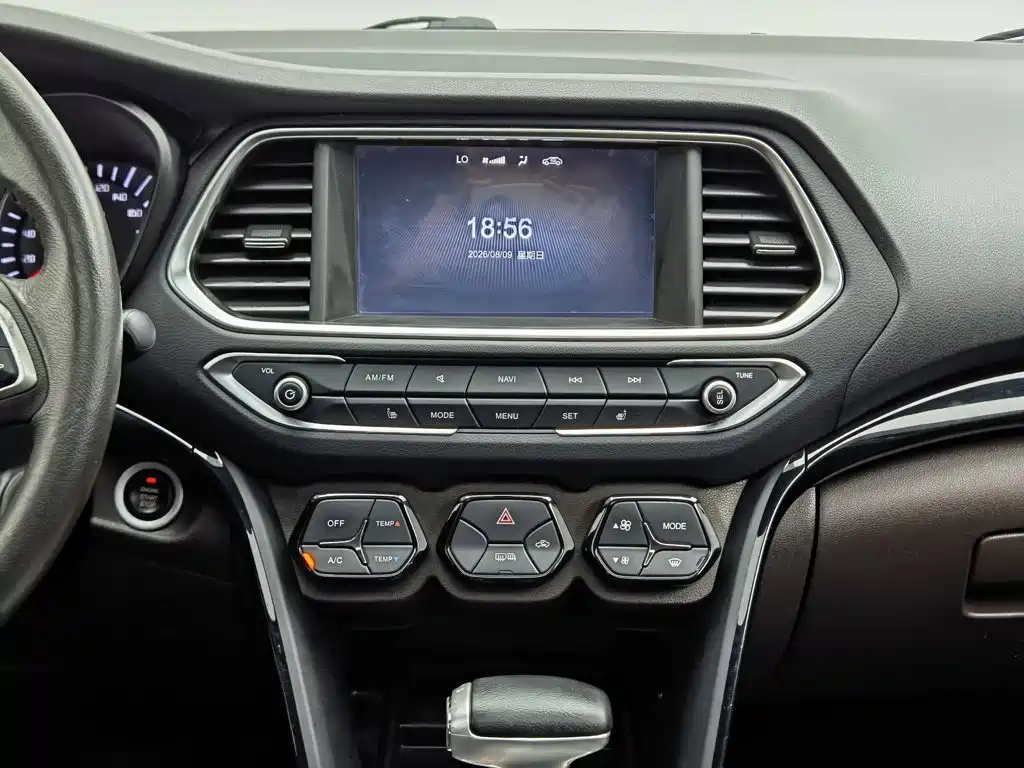 GAC Trumpchi GS4 2015 — фото 12