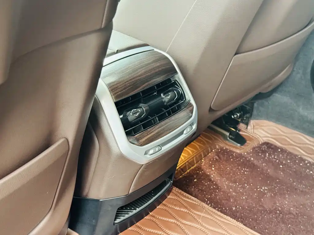 BMW 7 Series 2024 — фото 16