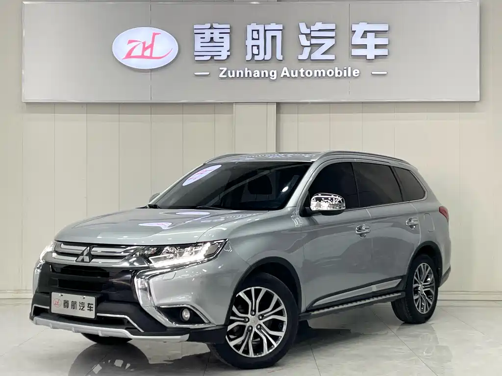 Mitsubishi Outlander 2016 — фото 1