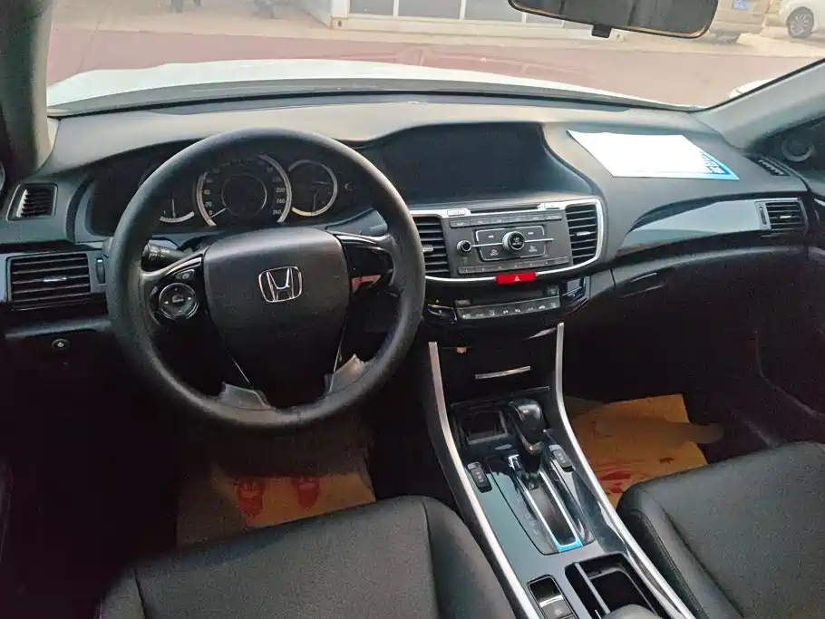 Honda Accord 2018 — фото 12