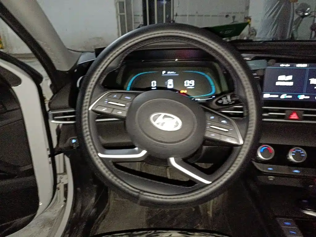 Hyundai Elantra 2024
