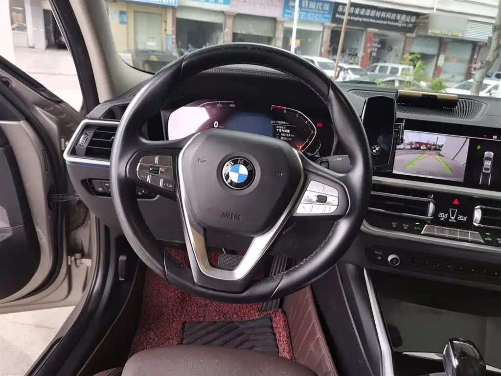 BMW 3 Series 2019 — фото 11