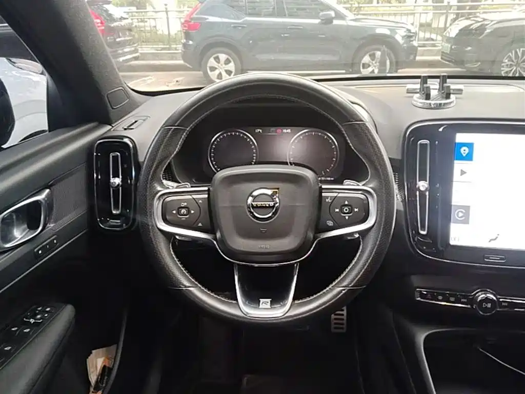 Volvo XC40 2019 — фото 11
