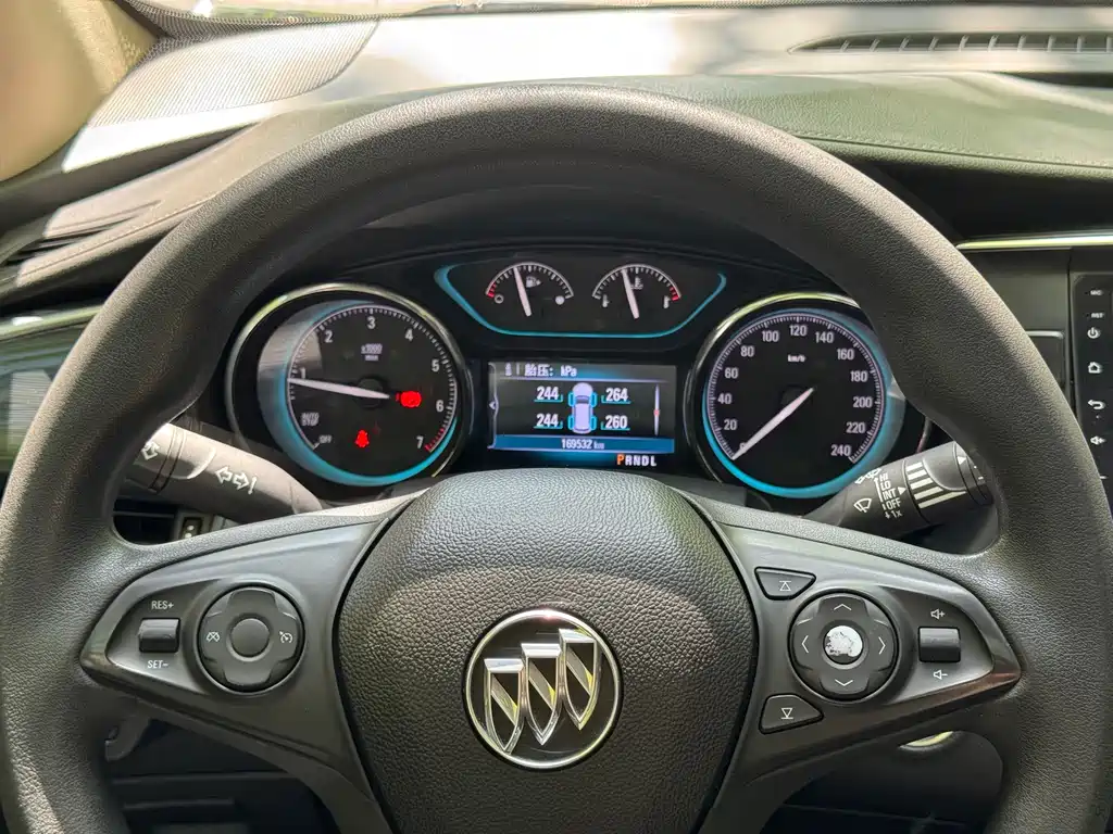 Buick Envision Plus 2017 — фото 15